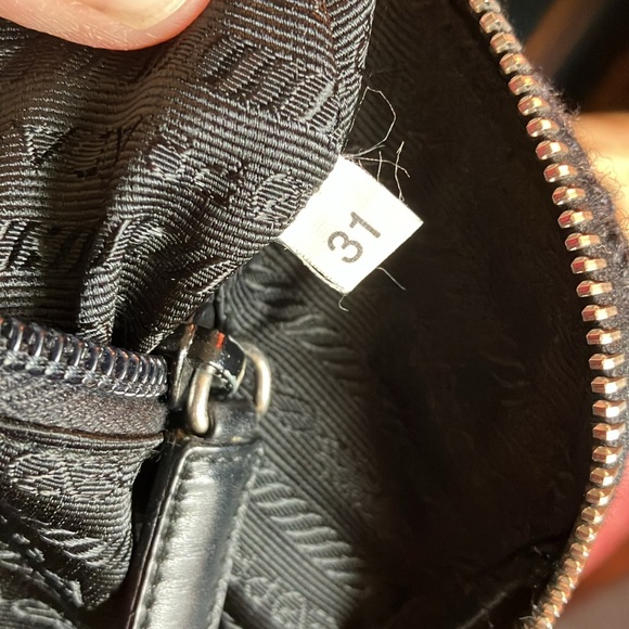 Vintage Prada Wool shoulder bag!🖤🩶 - Picture 11 of 14